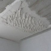 Как штукатурить потолок?