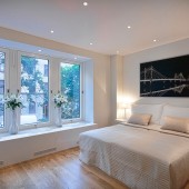 Уютная спальня в белых тонах