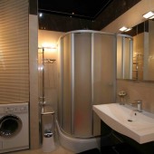 Ванная комната с душевой кабиной