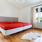 Спальня в светлых тонах