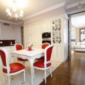 Столовая и кухня, вид на гостиную