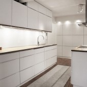 Кухня в белых тонах