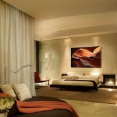 Спальня в теплых тонах