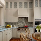 Кухня в светлых тонах