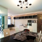 Столовая, вид на кухню