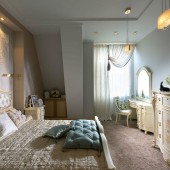 Спальня в светлых тонах