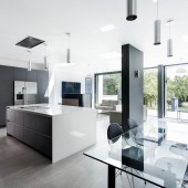 Столовая, кухня и гостиная