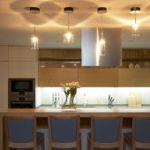 Кухня с барной стойкой