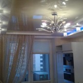 Натяжой потолок с люстрой на кухне, фото 16