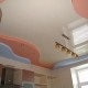 Комбинированный натяжной потолок на кухне