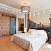 Фотопринт на стене в изголовье кровати