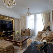 Гостиная с телевизором в багетной раме