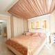 Декор потолка в спальне