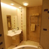 Бежевые ванные комнаты фото - дизайн интерьера