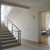 Коридор, лестница на второй этаж