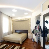 Отделка стены у изголовья кровати