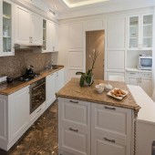 Белая кухонная мебель