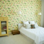 Оформление стены за кроватью