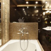 Ванная в темных тонах