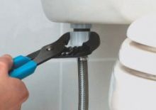 Установка подводки к бачку и водопроводу