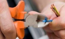 Зачистка концов проводов