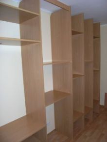 Собранный каркас шкафа купе
