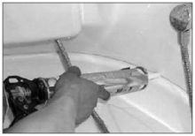 Не забывайте промазывать стыки герметиком