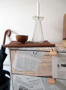 Декупаж тумбы при помощи старых газет