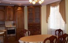 Дизайн штор для кухни в классическом стиле