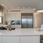 Освещение кухни: полезные советы по организации света на кухне