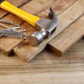 Как устранить скрип пола своими руками