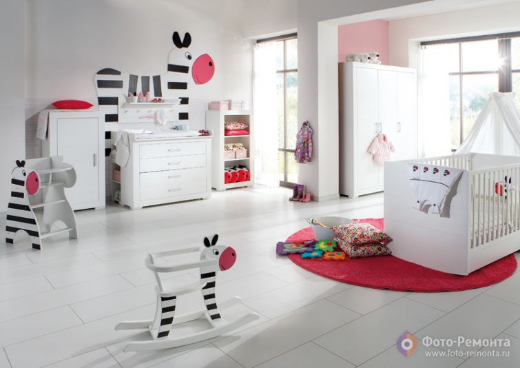 В белоснежно-белой детской должны присутствовать яркие детали