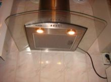 Современная стеклянная вытяжка